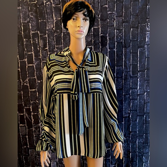 NY &CO Bowed and Beautiful - Picture 1 of 5